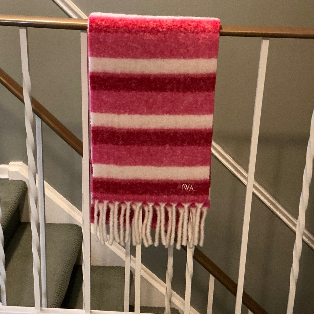 UNIQLO x JW Anderson, Red & White Scarf, FW 2023